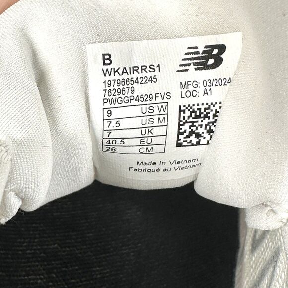 New Balance White and Red Athletic Shoes - Picture 12 of 16